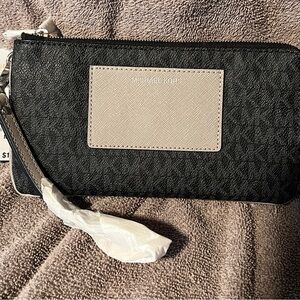 Michael Kors Bedford Wristlet NWT
